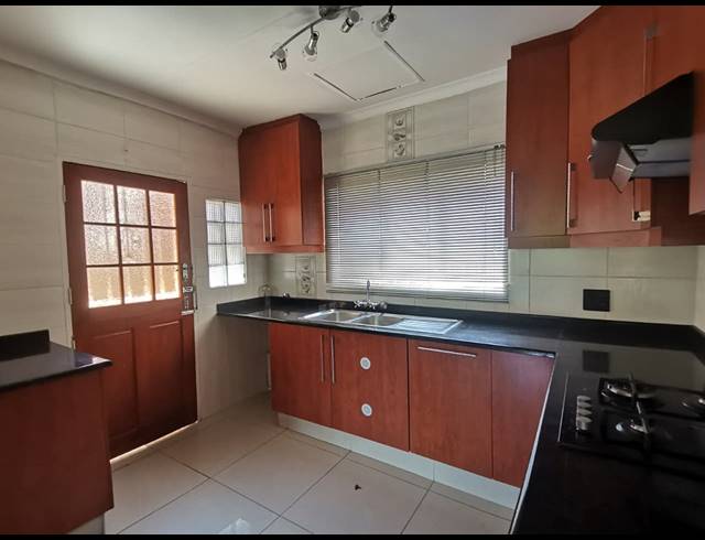 3 BEDROOM TOWNHOUSE FOR SALE IN BASSONIA